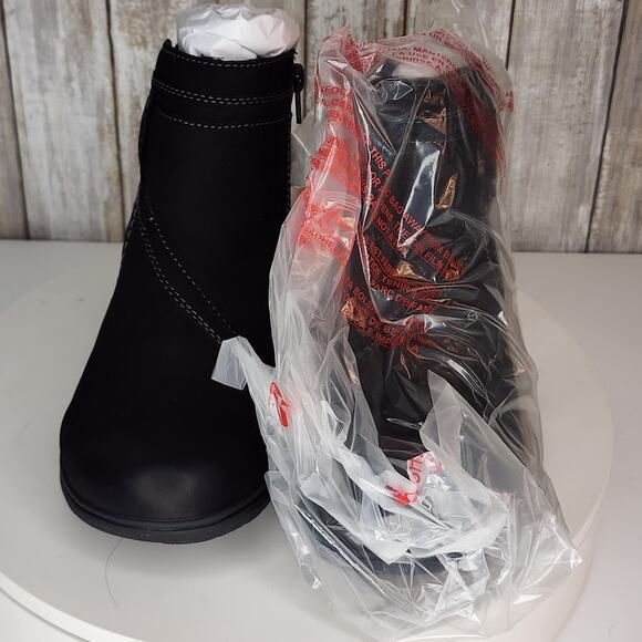 Clarks Women's Carleigh Style Black Nubuck Ankle Boots - Size 8 M - Picture 10 of 11